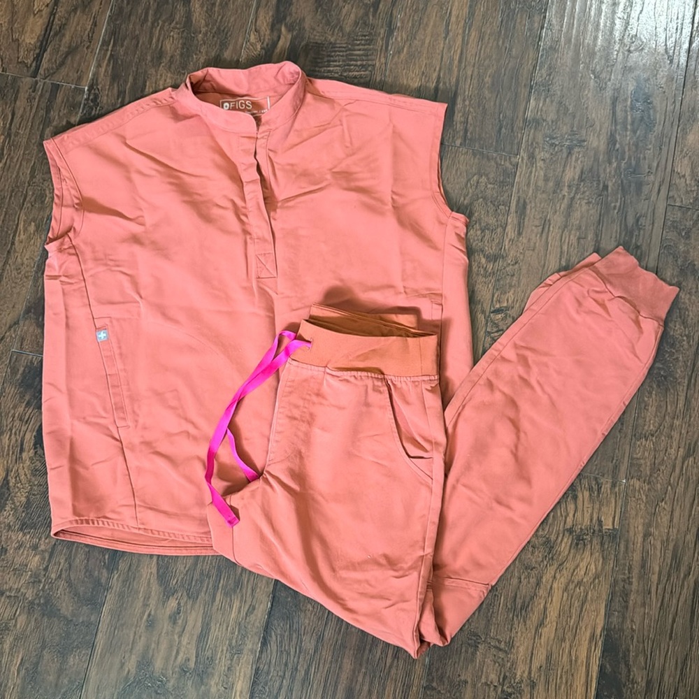Coral figs set